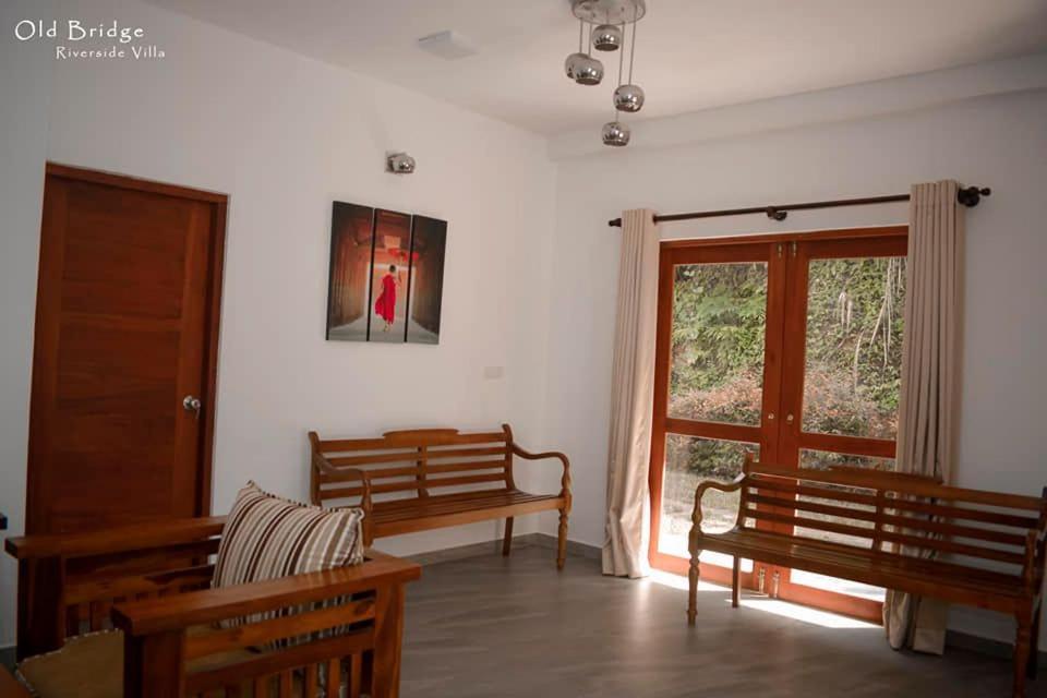 Old Bridge Riverside Hotel Китулгала Екстериор снимка